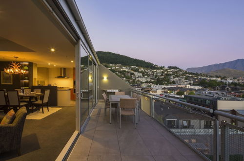 Photo 25 - Shotover Penthouse & Spa by Staysouth