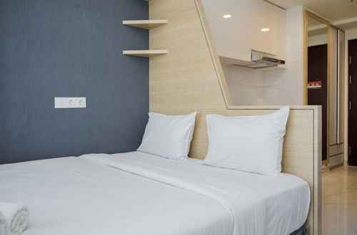 Photo 1 - Comfortable And Simply Studio At Sky House Bsd Apartment