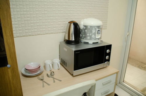 Photo 5 - Strategic Studio Apartment At Aeropolis Residence Near Airport