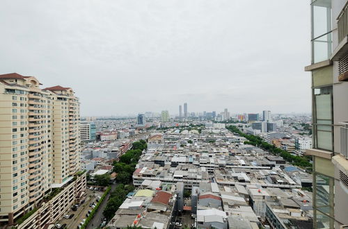 Photo 15 - Comfort Living Studio Apartment At Mangga Dua Residence