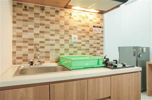 Photo 11 - Lovely and Strategic Studio at Green Pramuka Apartment