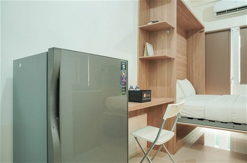 Photo 12 - Lovely and Strategic Studio at Green Pramuka Apartment