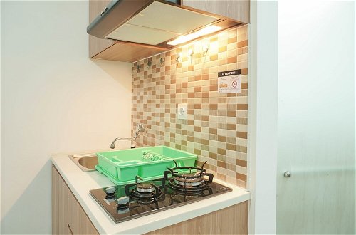 Photo 5 - Lovely and Strategic Studio at Green Pramuka Apartment