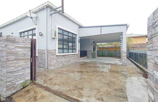 OYO 90203 Emma Sukma Homestay - Photo 1