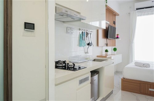 Photo 14 - Well Appointed and Homey Studio at Sky House BSD Apartment
