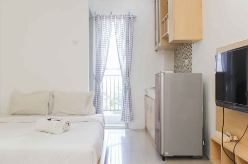 Foto 2 - Simple and Cozy Living Studio Room at Bassura City Apartment