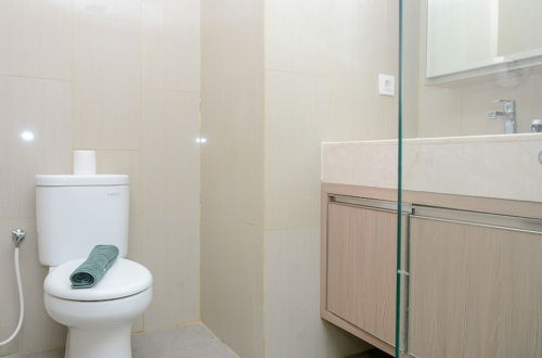 Photo 13 - Fully Furnished with Comfortable Design Studio Apartment H Residence