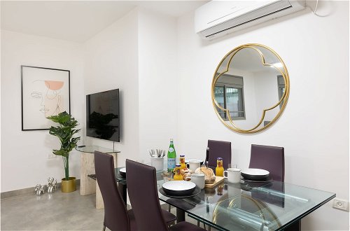Photo 10 - Modern and Stylish 2BR Apartment
