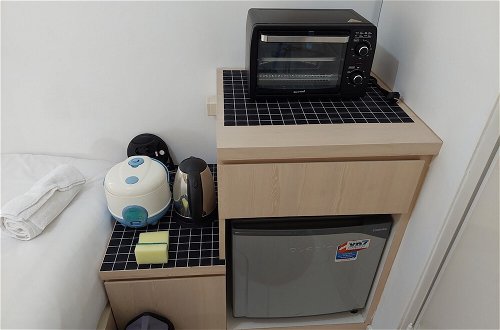 Photo 4 - Cozy And Minimalist Studio (No Kitchen) At Aeropolis Apartment