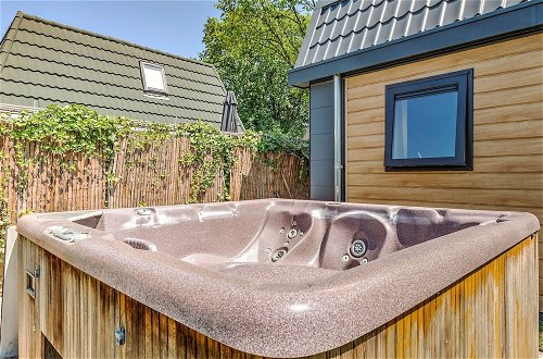 Foto 33 - Beautiful Bungalow with Hot Tub in Kaatsheuvel