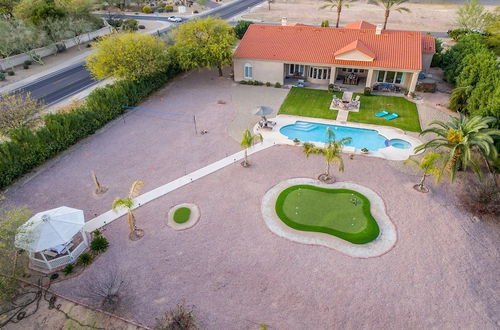 Photo 8 - Paradise Valley by Avantstay Expansive Oasis w/ Putting Green, Pool & Mtn Views