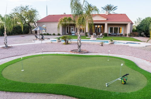 Foto 26 - Paradise Valley by Avantstay Expansive Oasis w/ Putting Green, Pool & Mtn Views