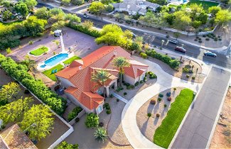 Foto 1 - Paradise Valley by Avantstay Expansive Oasis w/ Putting Green, Pool & Mtn Views