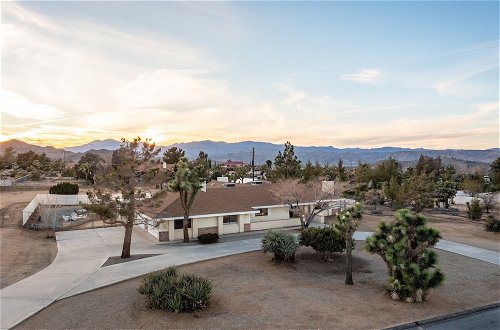 Photo 5 - Mojave Moon by Avantstay Modern & Bright JT Home in Great Location w/ Pool & Hot Tub