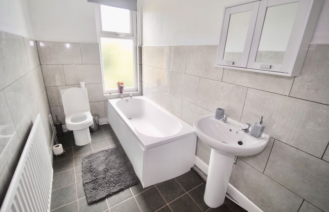 Lovely 6 bed Property Located Within Dudley - Foto 13