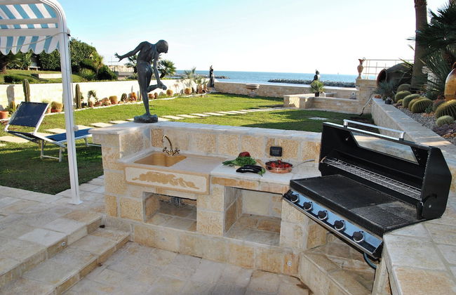 Villa Venus on the Beach - Photo 32