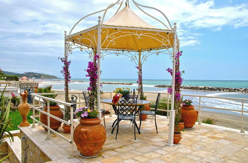 Photo 1 - Villa Venus on the Beach