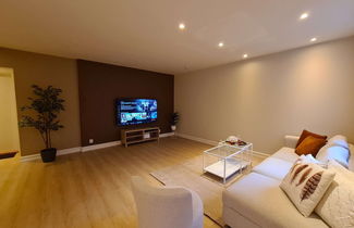 Photo 2 - Beautiful, Spacious And Modern, 2-bedroom, Near Center + Free Parking