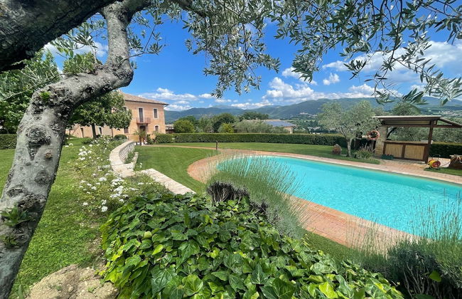 Spoleto Tranquilita Sleeps 20 With Wifi Pool Yoga Studio Gardens and Views - Foto 59