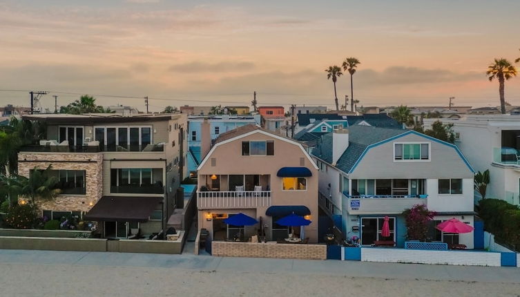 Photo 1 - Bay View 3 by Avantstay Stunning Home on the Beach! In Mission Beach