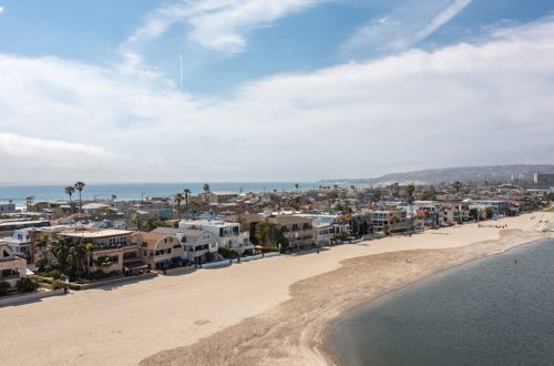 Photo 13 - Bay View 3 by Avantstay Stunning Home on the Beach! In Mission Beach