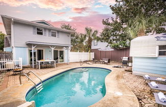 Photo 1 - Harper by Avantstay Beautiful Home w/ Pool Walk to the Beach