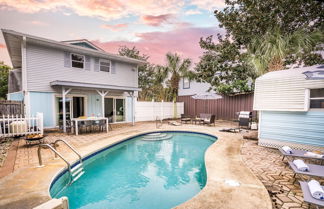 Photo 1 - Harper by Avantstay Beautiful Home w/ Pool Walk to the Beach