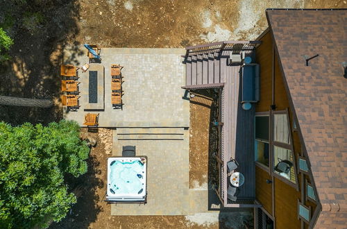 Photo 25 - Teddy by Avantstay Majestic Cabin in Big Bear w/ Balcony