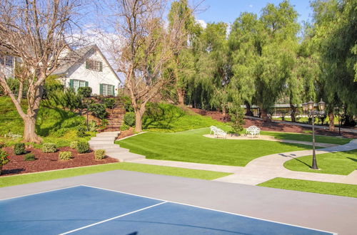 Photo 11 - The Riesling Retreat by Avantstay Estate w/ Pool, Hottub, Putting Green & Pickle Ball Court