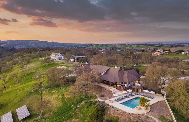 Cathedral by Avantstay Charming Secluded Estate w/ Sauna, Pool Table & Views of the Rolling Hills - Foto 2