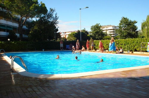 Photo 8 - Flat With Terrace Overlooking the Pool