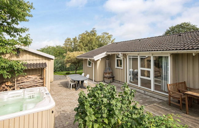 8 Person Holiday Home in Hejls - Foto 1