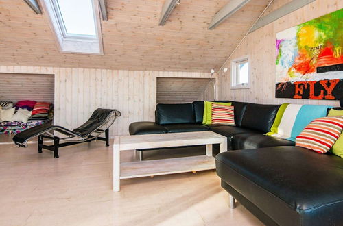 Photo 5 - Riveting Holiday Home in Hemmet near Sea