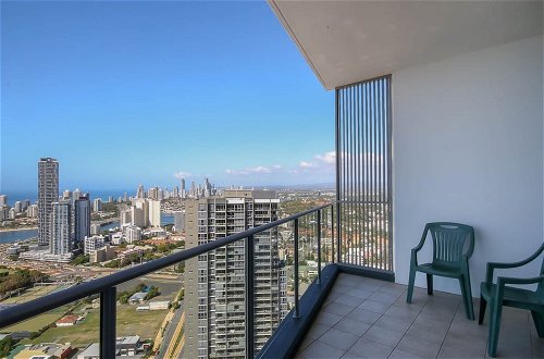 Foto 7 - Spacious 3 Bedroom Apartment on the 39th Floor With Pool