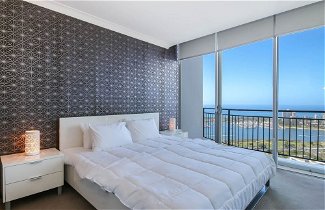 Photo 2 - Spacious 3 Bedroom Apartment on the 39th Floor With Pool