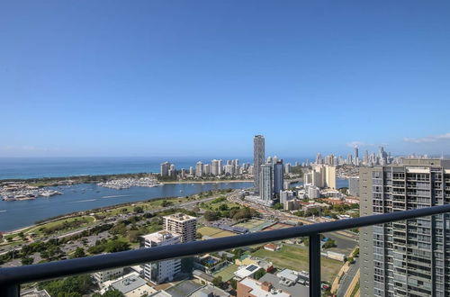 Photo 8 - Spacious 3 Bedroom Apartment on the 39th Floor With Pool