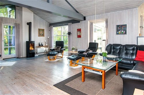 Photo 11 - 10 Person Holiday Home in Glesborg