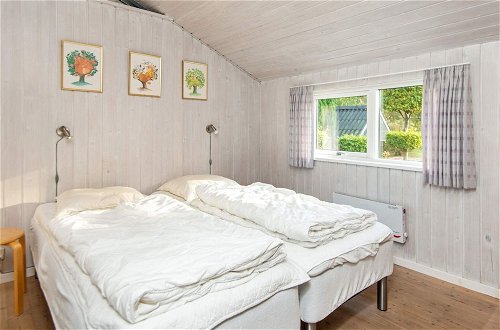 Photo 9 - 10 Person Holiday Home in Glesborg