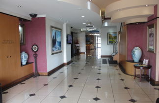 Photo 2 - Springwood Tower Apartment Hotel