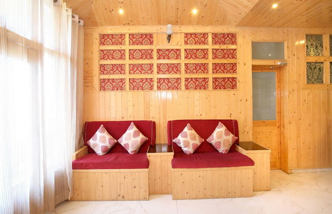 OYO 12170 Home Rustic Villa Kasauli - Foto 13