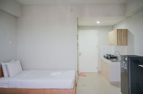 Photo 3 - Minimalist Studio at Beverly 90210 Apartment