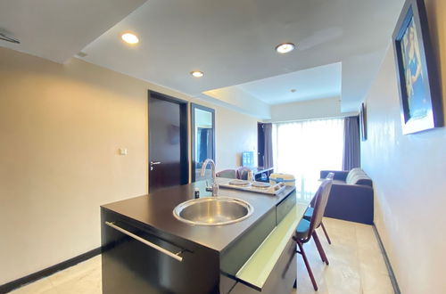 Photo 12 - Gorgeous & Classic 2Br At Braga City Walk Apartment