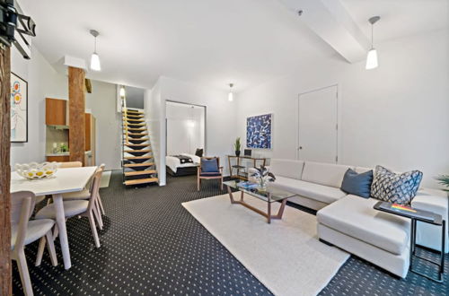 Foto 1 - Chic & Spacious CBD Loft - 2 Beds & City