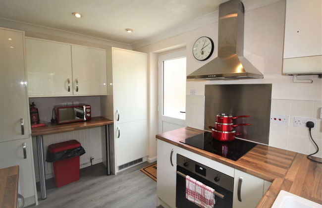 3 Bed House - Garden & Parking - Quiet Cul De Sac - Foto 8