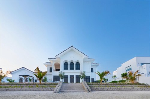 Foto 48 - Luxury Villa w Dramatic Vw Private Beach Pool