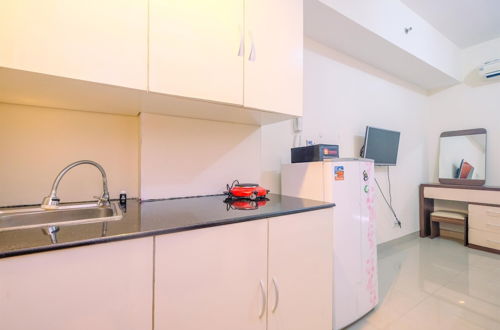 Photo 6 - Cozy Living Studio Apartment Taman Melati near Universitas Indonesia