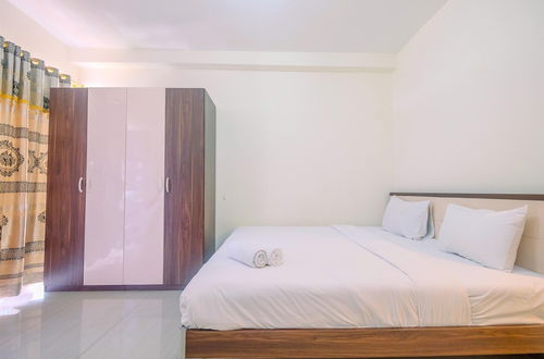 Photo 4 - Cozy Living Studio Apartment Taman Melati near Universitas Indonesia