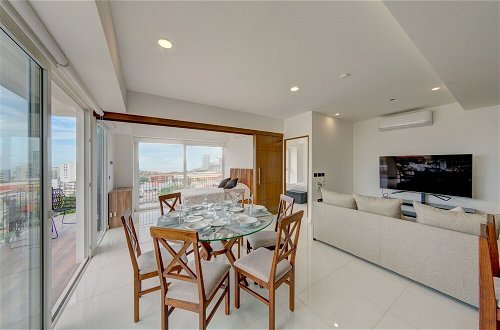 Foto 15 - Spectacular Beach And Mountain View Condo - 5 Min From The Beach