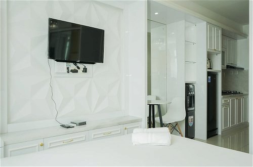 Foto 14 - Comfort and Modern Studio at Tree Park Cikokol Apartment