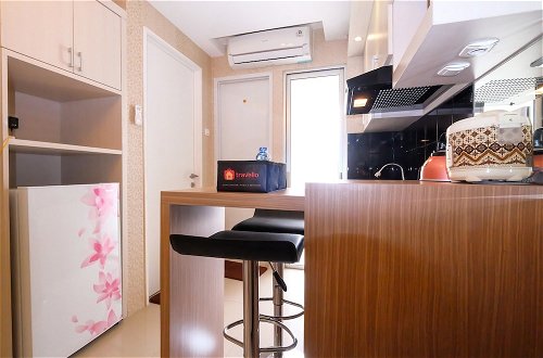 Photo 9 - Modern Minimalist 2 Bedrooms at Bassura City Apartment By Travelio